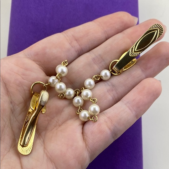💛 Vintage Gold and Pearl Chain Sweater Clip - Picture 3 of 3
